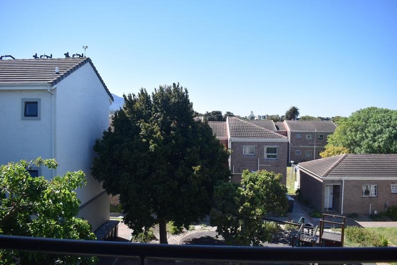 To Let 2 Bedroom Property for Rent in Bergvliet Western Cape
